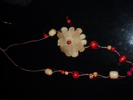 collier fantaisie rouge et beige