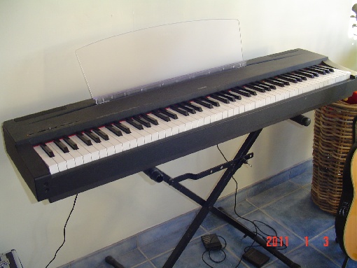 piano electronique YAMAHA  54 touches P70