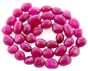 Véritable Ruby Perles, 14 pouces de longueur, 146,5 Cts 39 pieces